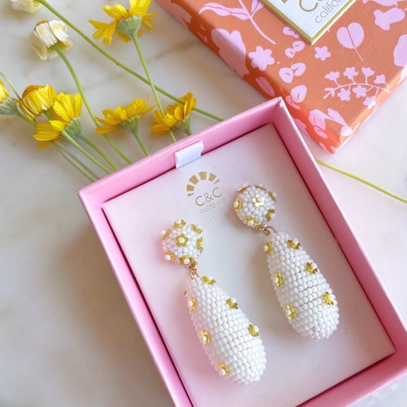 C&C California Jewelry - C&C CALIFORNIA NEW White Yellow 3D Floral Daisy Beaded Drop Statement Earrings